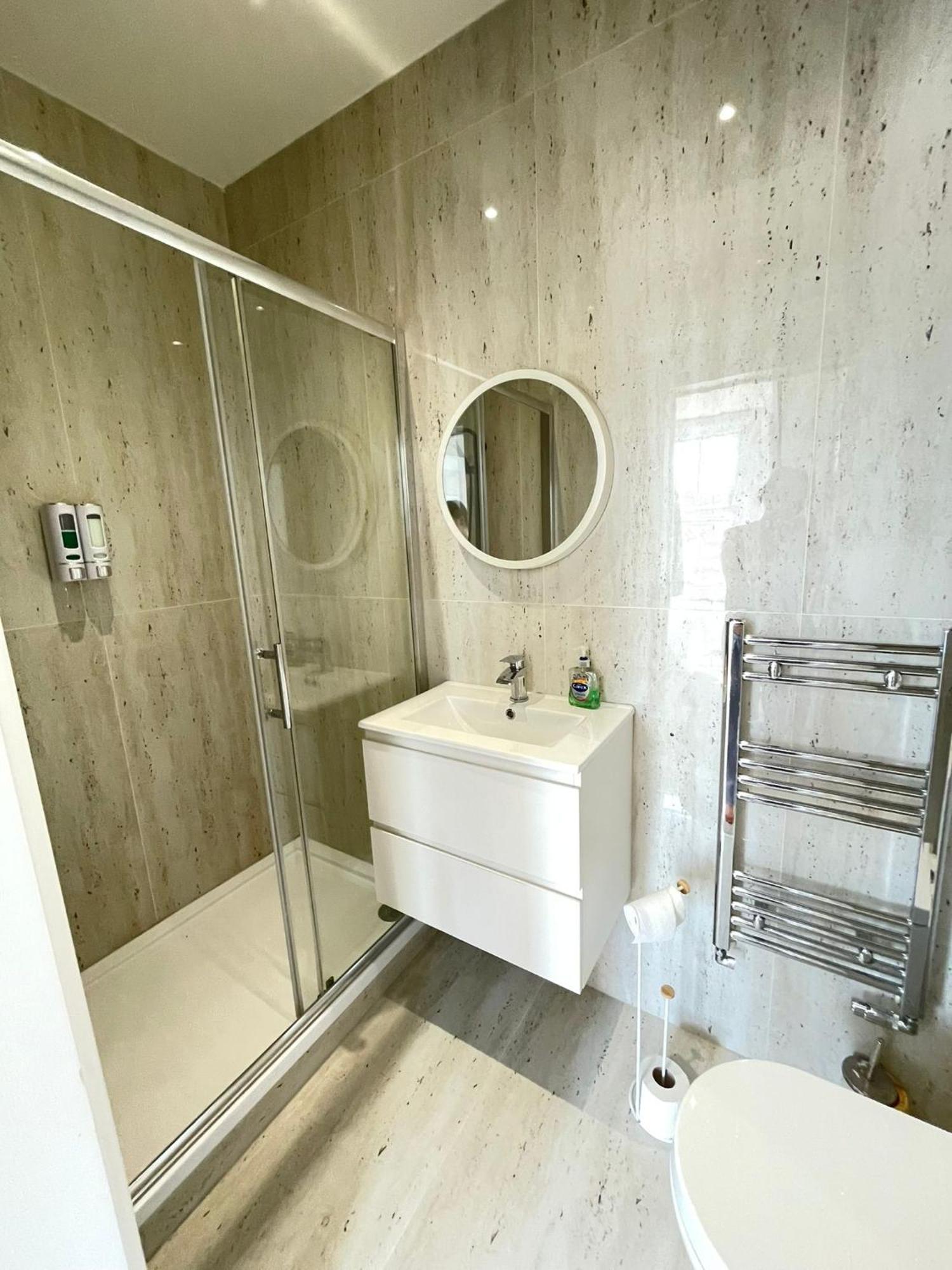 Comfortable Bay Window Stone Private Bathroom 埃奇韦尔 外观 照片