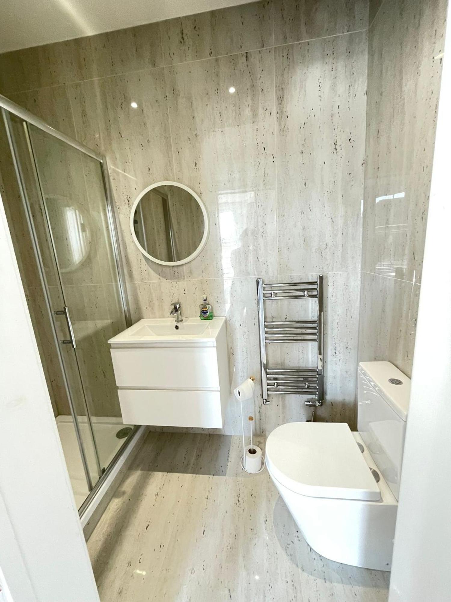 Comfortable Bay Window Stone Private Bathroom 埃奇韦尔 外观 照片